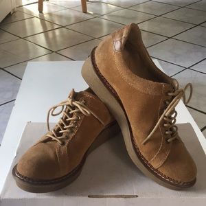 B . Makowsky Sneakers